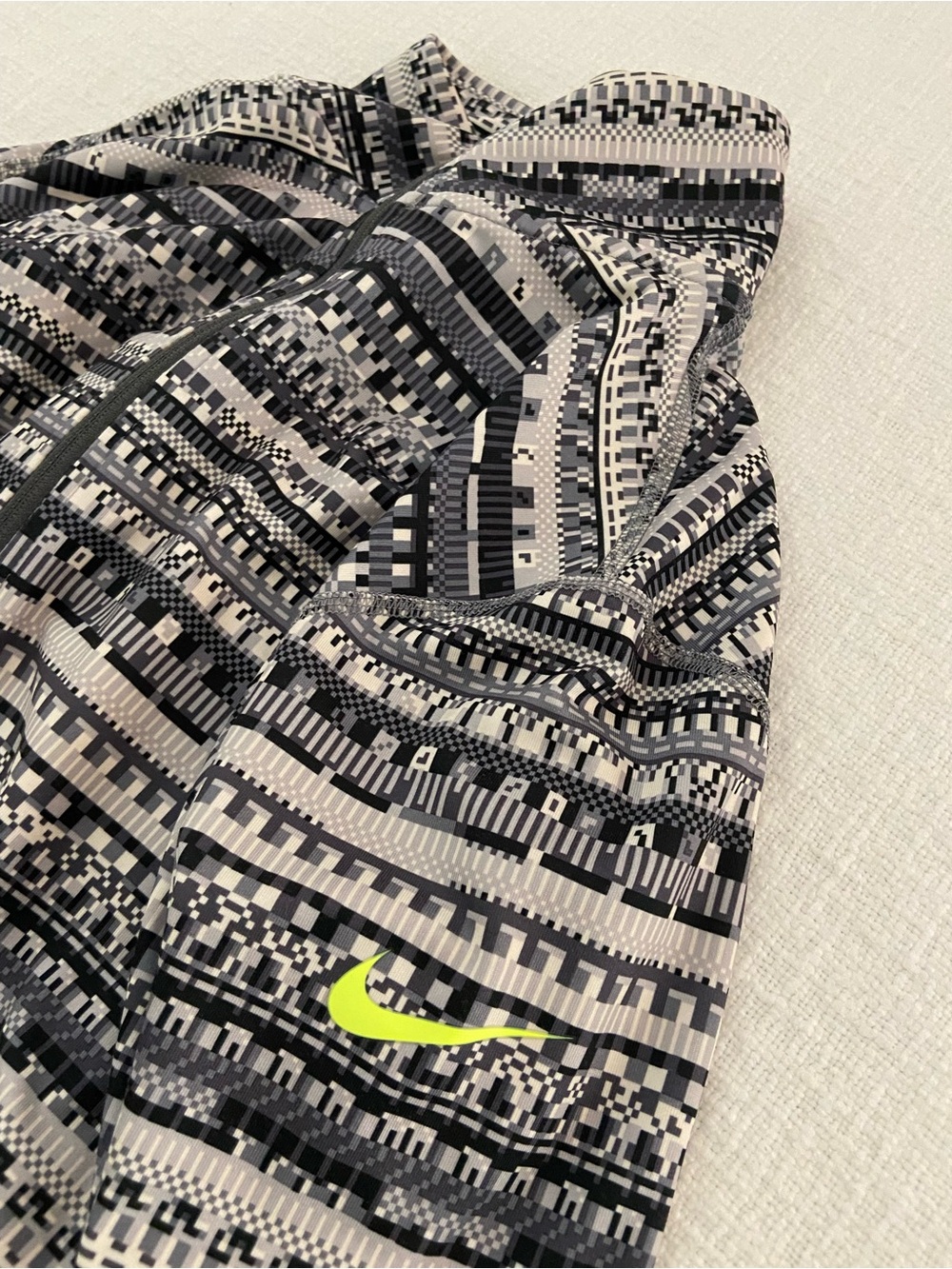Nike Pro Hyperpro Dri-Fit Women's Black & White Patterned Half-Zip Top - Large - Picture 5 of 10